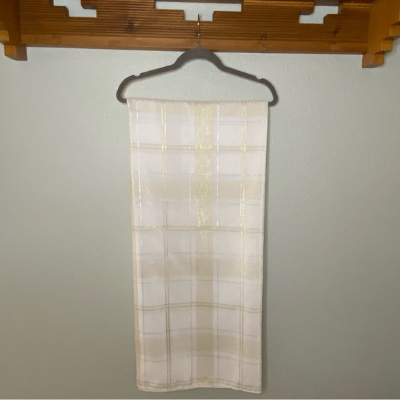 Threshold Tablecloth Oblong 60”x120” White with Metallic Gold and Silver Plaid - Picture 2 of 10